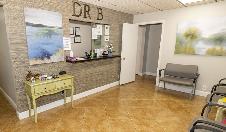 receptionist desk of Pompano Beach Auto Accident Injury Chiropractic