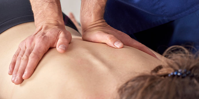 patient getting diversified chiropractic as an auto accident injury treatment in Pompano Beach